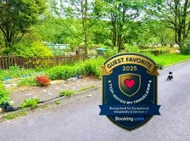 3 Bedroom Spacious House Perfect for Family & Business Short Long-Term Stays Easy Access to Manchester, Oldham, Bury