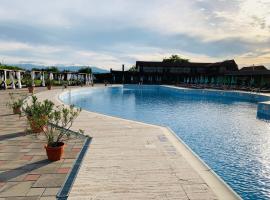 Aqua Club Elatis，位于阿夫里格的酒店