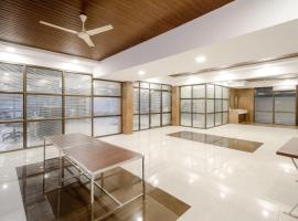 Collection O THE CAPITAL HOTEL，位于Gunadala的酒店