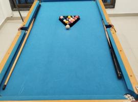 Twilight Stays ll 4PM Villa 3BHK ll Swimming Pool ll Snooker Tab ll AC ll BBQ，位于罗纳瓦拉的带停车场的酒店