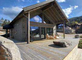 Stylishly furnished chalet with a large terrace in Vr&aring;dal，位于弗罗达尔的滑雪度假村