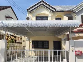 3Bed 2Bath, Pet friendly, 5min drive to BTS Udomsuk