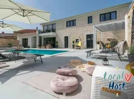 Designer Villa Simone - Modern & Heritage Style with Office