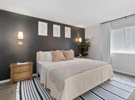 Stylish 2BR Condo near Uptown and NoDa，位于夏洛特的酒店