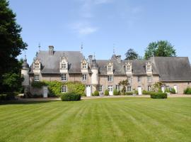 Château dans le calme de l'Anjou，位于Pouancé的酒店