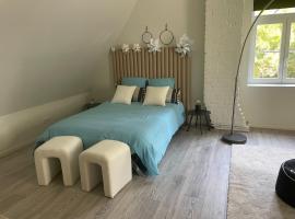 Proche Lille Logement dans Propriété de standing，位于La Chapelle dʼArmentières的酒店