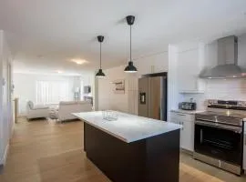 Stylish, Modern 3BR in Moncton