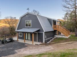 Family Fun Barn - Pet Friendly，位于Piney的酒店
