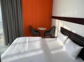 Apartments and rooms with sea view