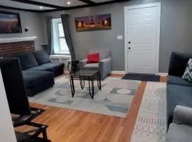 4BR 2 baths home Near Train Shopping and Dining