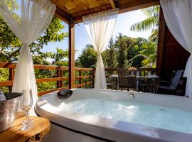Chale confortavel com pisc,WiFi, garagem e jacuzzi，位于Quiriri的酒店