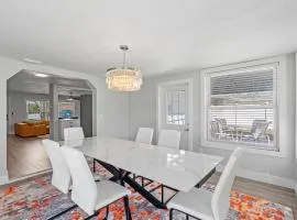 Palms Retreat in Central Largo - mins to the Sand!
