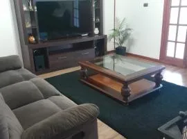 Linda y cómoda cabaña en un entorno natural