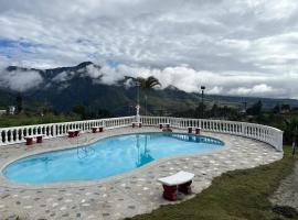 Accommodation Cabin Lake Calima Spectacular Court，位于Restrepo的酒店