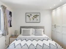 Bespoke Studio 23 Min - C London Private Bathrroom Shared Kitchen 3