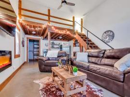 The Den at J-Barn - Secluded Retreat，位于纳什维尔的酒店