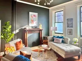 Hollywood Glam Themed Manor with Sauna for 12-People