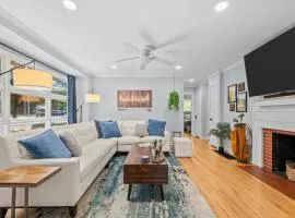 Charming Downtown Corner Cottage - Dog Friendly!