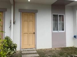 Townhouse in Compostela Cebu，位于Compostela的酒店