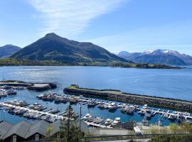 2 Bedroom Gorgeous Home In Ørsta，位于厄什塔的酒店