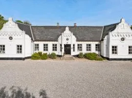Lovely Home In Lunderskov With Wifi