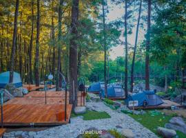 Jolotundo Glamping and Edupark，位于Sagi的豪华帐篷