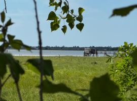 Camping les sablons，位于Vergeroux的酒店