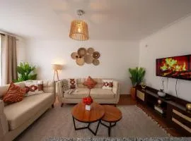 Arabella Ember - Fully Equipped Boho-Chic Apartment in Karen