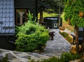 WoodenHouse with two Apartments，位于奥托查茨的酒店