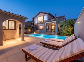 Villa Antea ZadarVillas，位于扎达尔的酒店