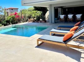 Villa Waves - Agios Nikolaos Anavyssos，位于阿纳维索斯的酒店