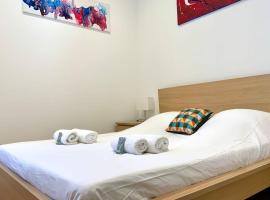 Stopover in the Ecusson - Heart of Montpellier near Comedy!，位于蒙彼利埃的酒店