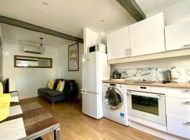 The cozy! Air-conditioned city centre with one bedroom，位于蒙彼利埃的酒店