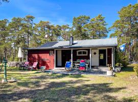 3 Bedroom Cozy Home In Tingstäde，位于Tingstäde的酒店