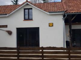 Gîte campagnard，位于Aubous的酒店