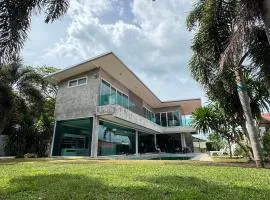 3 bed, Pool and Grass Garden, Chaweng, Spacious