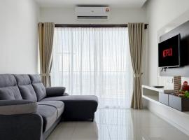 Lake Garden View Homestay with Pool and Netflix，位于太平的酒店