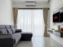 Lake Garden View Homestay with Pool and Netflix