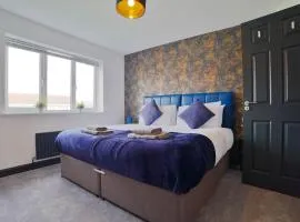 Spacious and Lovely 3-bed Home in Sleaford by Renzo, Driveway, Sleeps 6!