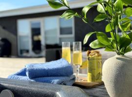 Luxury row house in quiet area with infrared sauna and hot tub，位于莫斯费德斯拜尔的酒店