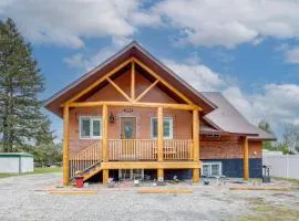 Deck w/ Hot Tub: Ashton 'Cozy Cub Cabin'
