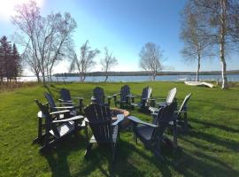 Summerside Cape on Crooked Lake ---Waterfront-Sunsets-Sleeps 12，位于Alanson的酒店