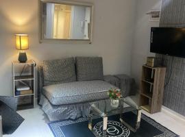 2bedroom azure beach 5，位于马尼拉的酒店