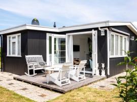 Strand-chalet Luna - 700 mtr van het strand van Ouddorp，位于奥德多普的酒店