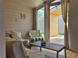 Helles Tiny House im Gr&uuml;nen 402，位于布莱克德的小屋