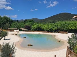 Slow Village Anduze，位于科尔比斯的豪华帐篷营地