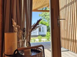 Gem&uuml;tliches Tiny House am Deich 405，位于布莱克德的小屋