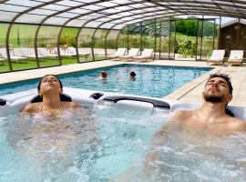 R&eacute;sidence h&ocirc;teli&egrave;re et SPA des sources du gros noyer，位于马洛塞讷的Spa酒店