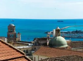 Luxury Seaview Apartment with Lift & Parking in Salerno City Center - Maison Dorotea