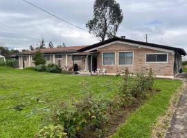Quito Eco Lodge Airport - B&B，位于塔巴贝拉的酒店